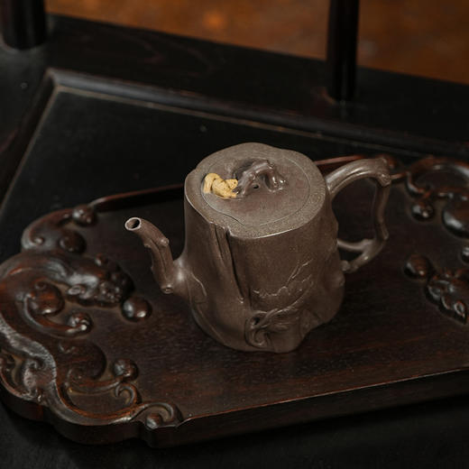 龙德堂陶艺 徐飞制《松鼠树桩》原矿青段 400cc 库存请咨询客服 商品图3