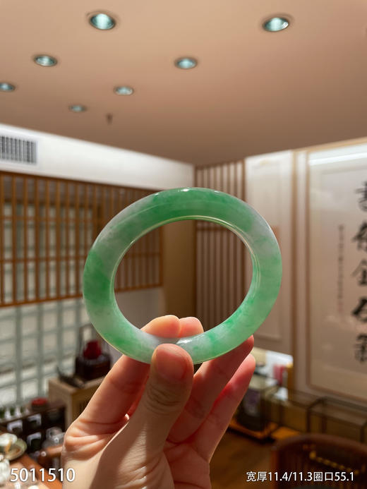 正圆条艳绿手镯【5011510】圈口55.1~具体价格微信咨询 商品图0
