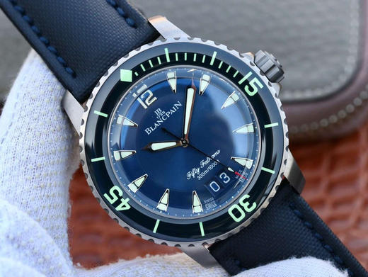 Noob official➕新品，宝珀全新的Grande Date五十噚大日历5050腕表，全新的Grande Date五十噚大日历腕表的【 表 壳 】选择了实用的➕钛金属壳套，乃精品中的精品❕❕❕ 商品图1