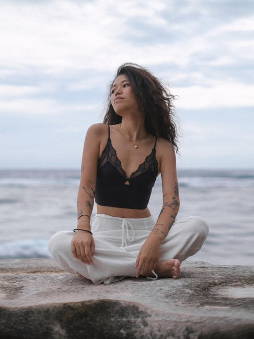 LOAM｜边界 Triangle TOP蕾丝三角杯短吊带无钢圈  [ 夜幕蓝 / 橄榄绿 / 暖柔沙 ] 商品图0