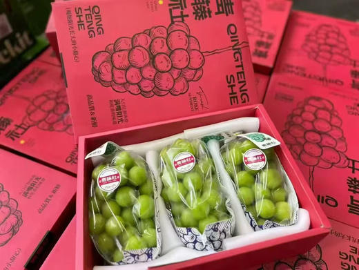 晴王玫瑰葡萄 天花板青藤社玫瑰晴王自带独特花香！蜜甜多汁 入口细腻香甜 咬下一颗 浓郁的玫瑰香气萦绕舌尖，普通葡萄根本没法比！ 商品图1