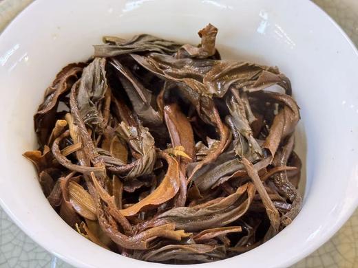 2025年·三人行 古树红茶 500克  茶王村·香竹菁 商品图4