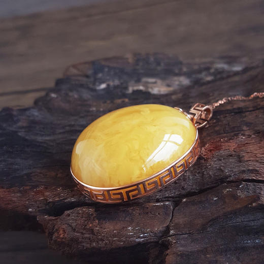 【天然正品】AU585玫瑰金镶天然无杂裂满蜜鸡油黄蜜蜡吊坠项链链长：45CM（长度可调节）女士150925TJ27现售价：3980 商品图4