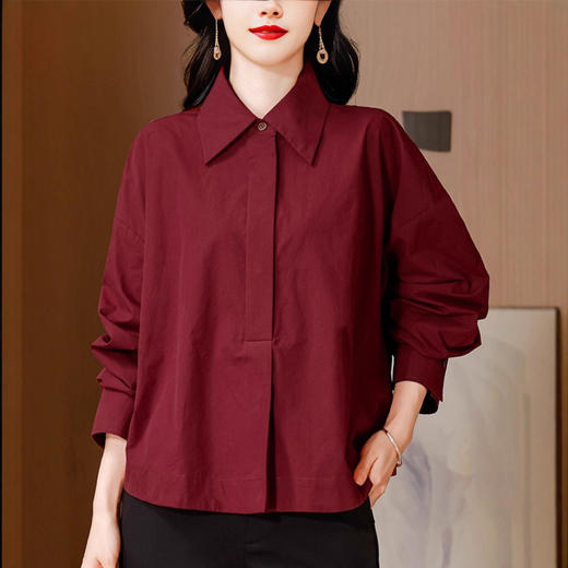 XMZ1074红色翻领长袖衬衫女2025年秋季新款通勤时尚气质宽松显瘦短款上衣 商品图0