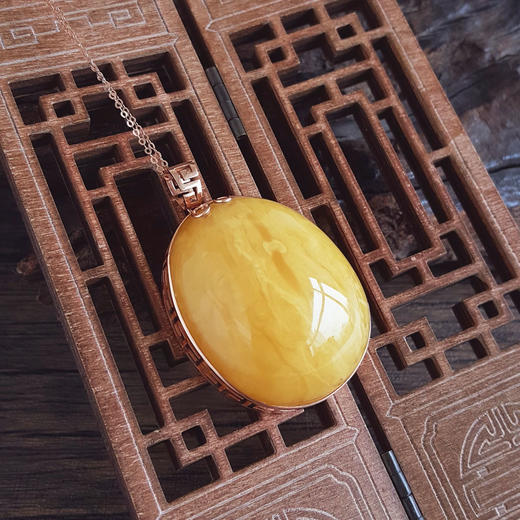 【天然正品】AU585玫瑰金镶天然无杂裂满蜜鸡油黄蜜蜡吊坠项链链长：45CM（长度可调节）女士150925TJ27现售价：3980 商品图6
