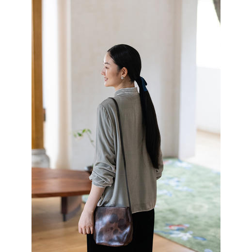 牧衣游原创 丝绒衬衫女新款高级感简约纯色复古通勤百搭衬衣 从轻 商品图3