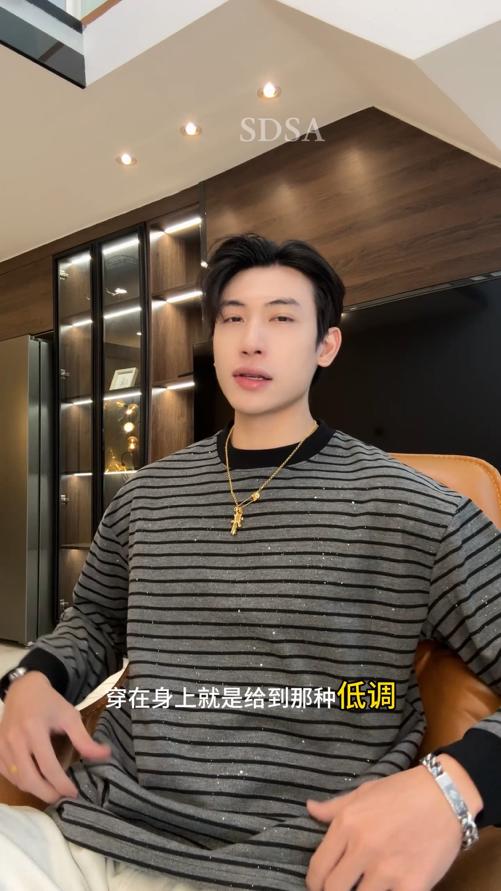 SDSA男士秋冬新款痞帅男装韩版撞色条纹洒金圆领卫衣百搭套头上衣 商品图0