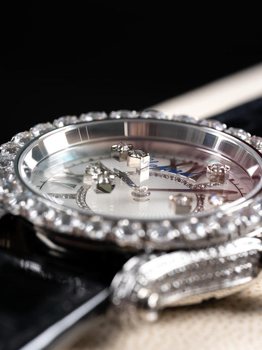 Noob official➕ 强势开卖 
萧邦HAPPYDIAMONDS 机械 鳄鱼皮版本  
实在是过分美丽  一眼就怦然心动  整个手表基于正品original原版开模的super copy版本❕ 商品图14