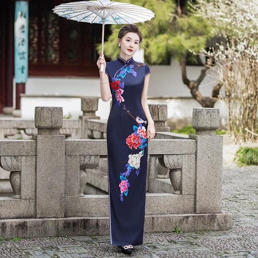 改良旗袍中老年时尚长旗袍2025新款复古走秀演出拍照长旗袍礼服裙 商品图3