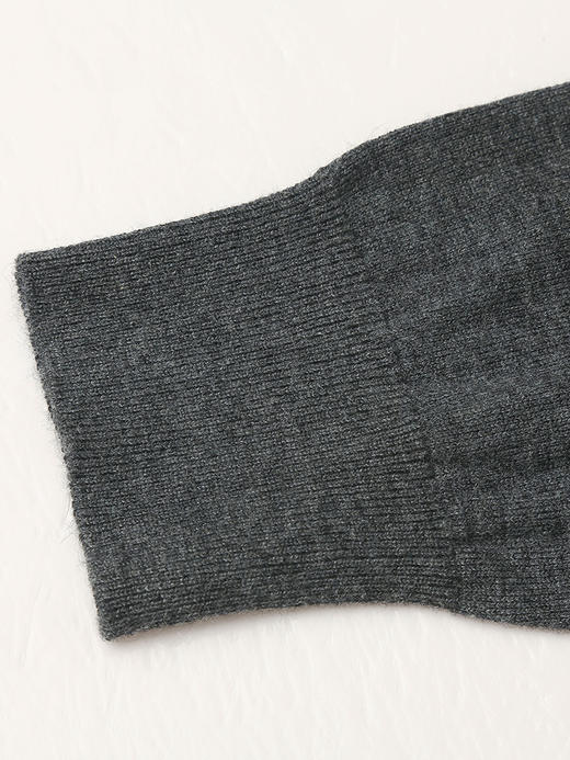 灰色 V 领针织开衫女 秋冬季薄款简约气质 单排扣外搭短款毛衣外套 商品图4