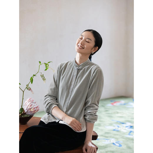 牧衣游原创 丝绒衬衫女新款高级感简约纯色复古通勤百搭衬衣 从轻 商品图2