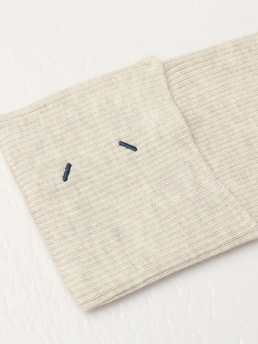 米色圆领针织衫女 袖口精致小设计 秋冬修身内搭长袖打底衫上衣 商品图3