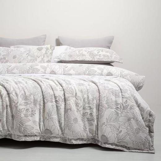 【云粉节】10楼堂皇   牛奶雕花绒四件套--纭杉 200*230cm   吊牌价1790元   活动价399元 商品图3