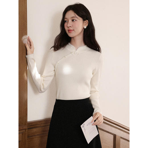 鹿向南「白荷凝露」国风米白色针织衫女秋洋气新中式盘扣长袖上衣 商品图1