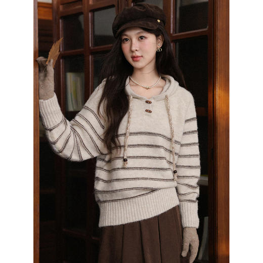 【6折秒杀】鹿向南「燕麦巧巧」慵懒风咖色条纹毛衣连帽卫衣宽松显瘦上衣女秋L58311 商品图0
