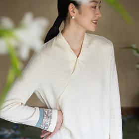 牧衣游原创 羊毛棉T恤女新款细腻软糯打底V领百搭新中式上衣 循梦