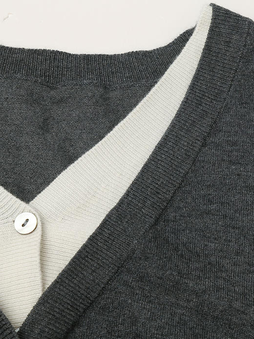 灰色 V 领针织开衫女 秋冬季薄款简约气质 单排扣外搭短款毛衣外套 商品图2