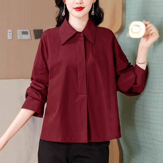 XMZ1074红色翻领长袖衬衫女2025年秋季新款通勤时尚气质宽松显瘦短款上衣 商品图1