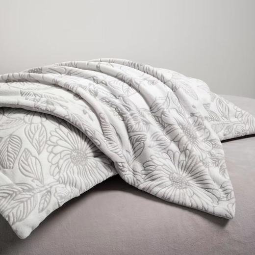 【云粉节】10楼堂皇   牛奶雕花绒四件套--纭杉 200*230cm   吊牌价1790元   活动价399元 商品图4