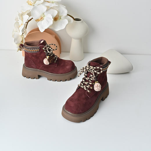 经典鲨2025冬季专柜款猪皮革圆头短筒低粗跟民族风马丁靴女KW132-558031 商品图1