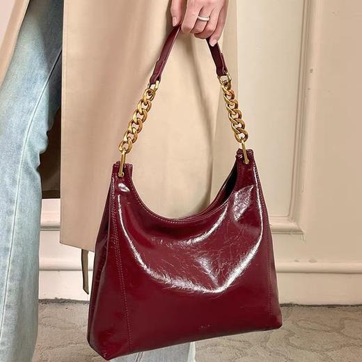 红色包包女2025新款高级感亮皮腋下包日常可用斜挎婚礼包 商品图1