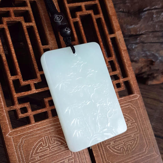 【天然正品】天然青海老料细腻一级白油润度佳岁寒三友平安无事牌和田玉吊坠项链中性210925NJS25现售价：1880 商品图5