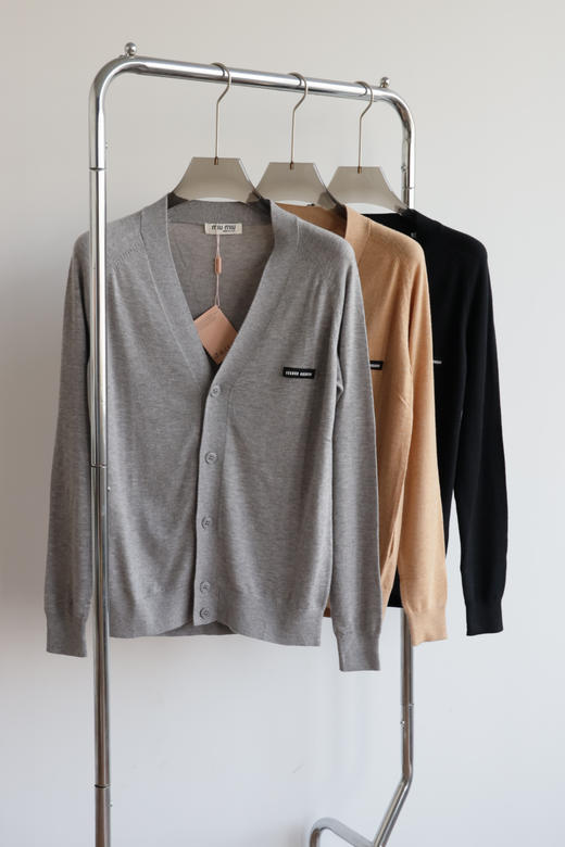 V领女款！M1U M1U 100羊毛纯色字母徽标休闲长袖针织衫MY138 商品图3