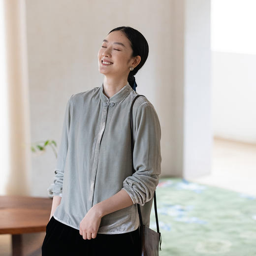 牧衣游原创 丝绒衬衫女新款高级感简约纯色复古通勤百搭衬衣 从轻 商品图0