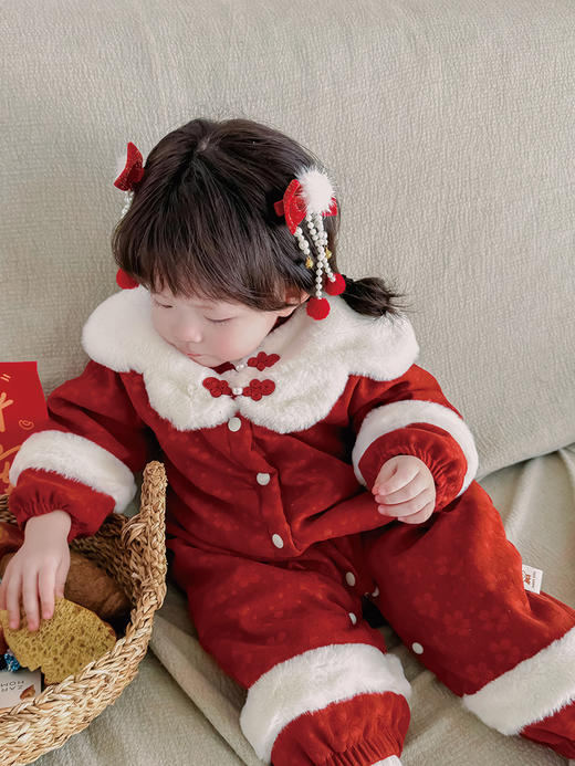 【贺岁国潮风！东方美学萌趣】宝宝拜年服 0-1-2岁中国风女婴冬装连体衣加绒爬爬服周岁宝宝衣服。hb 商品图3