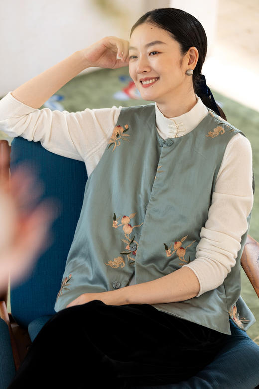 牧衣游原创 匹绣丝绵缎马夹新款蓬松东方古朴百搭保暖外套 竹语 商品图5