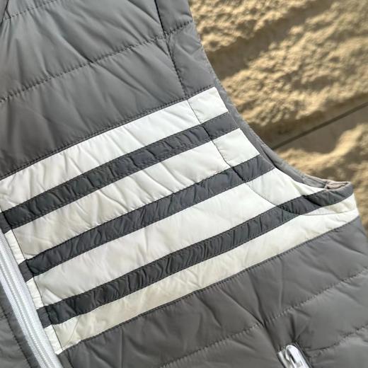 D100423男装立领绗缝羽绒马甲新款温暖时尚拉链羽绒背心 商品图9