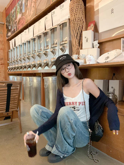 <曾小咸推荐>4.5现货秒杀！微信超特价！复古洗水牛仔长裤 日常229.99 立减130 秒杀99.99！！长袖秒杀59.99！！ 商品图5