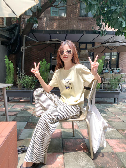 <曾小咸推荐>韩系黄色刺绣短袖t恤女夏日百搭宽松通勤减龄上衣 商品图10