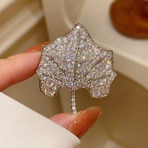 韩版精工满钻微镶锆石枫叶胸针胸花简约高级感叶子 商品图2