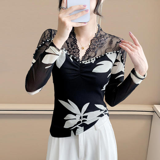 KQL 359H8320蕾丝花边拼接新款长袖V领钉珠上衣洋气t恤 商品图2