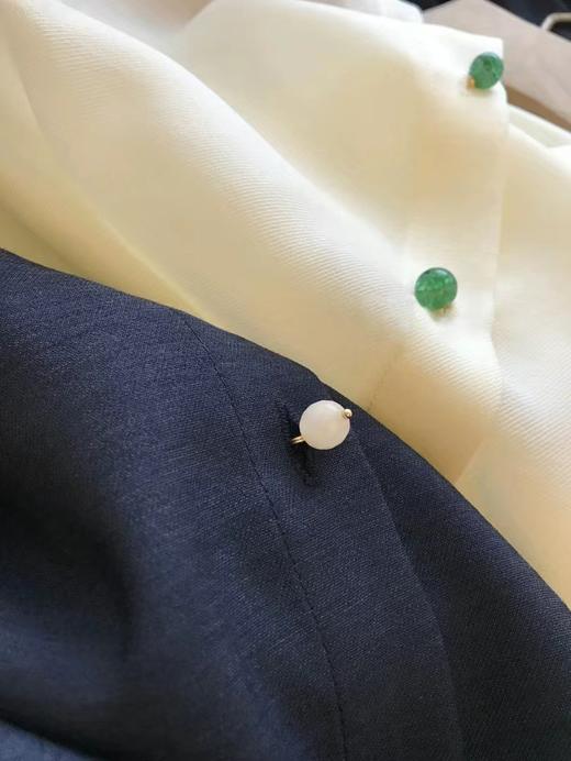 【断码清仓，不退换】面料，版型，工艺，统统满分！！醋酸羊毛珍珠扣气质衬衫上衣女春秋款！ 商品图1