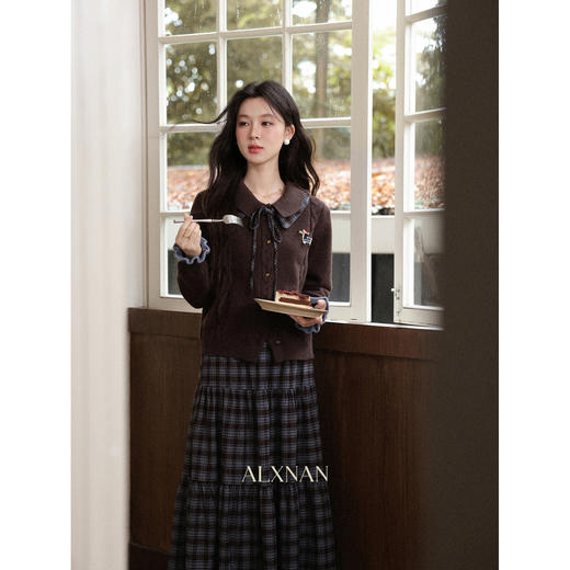 鹿向南「日光漫邮」咖色毛衣蓝色格子半身裙时尚套装女秋季两件套 商品图1