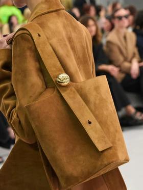 罗意威 大号Pebble水桶包 绒面皮（PLD）