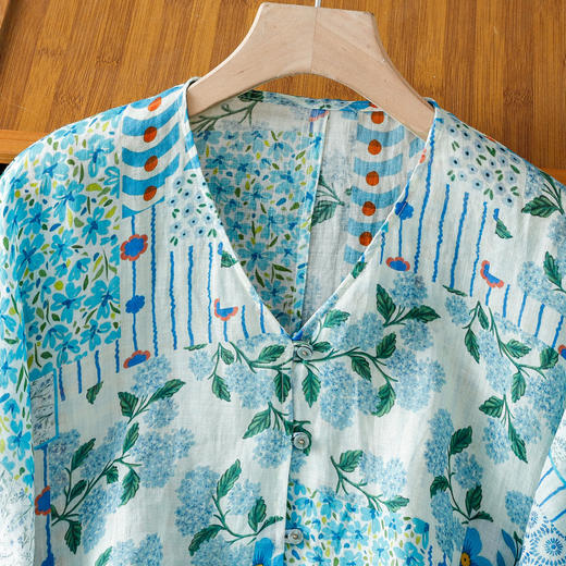 雀说文艺度假风宽松大码女装显瘦v领蓝色碎花长袖衬衫AL9358 商品图2