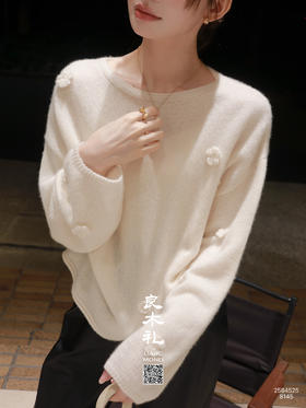 良木礼——山羊绒花朵上衣