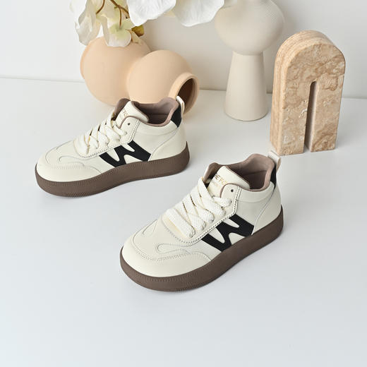 经典鲨2025冬季专柜新款百搭圆头时尚拼色高帮休闲鞋板鞋女KW326-558101 商品图3