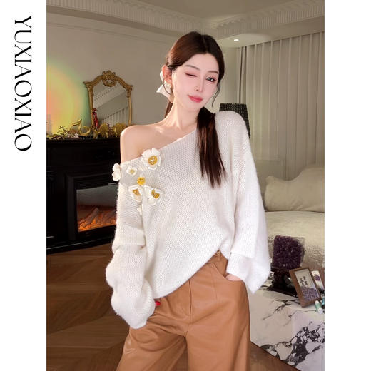 余潇潇【花间密语】时尚百搭手工立体钩织花朵镂空一字领宽松毛衣 商品图0