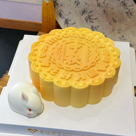 月饼慕斯（6寸红茶芝士慕斯，草莓和枣肉夹心，兔子是椰奶冻） 商品图0