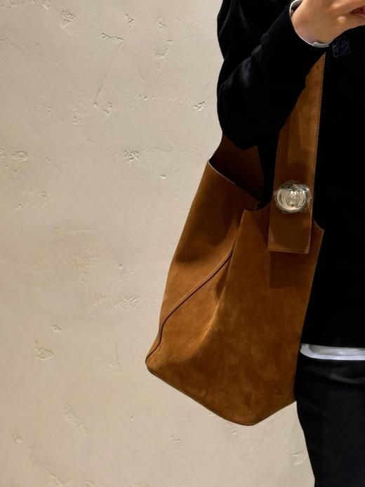 罗意威 大号Pebble水桶包 绒面皮（PLD） 商品图1