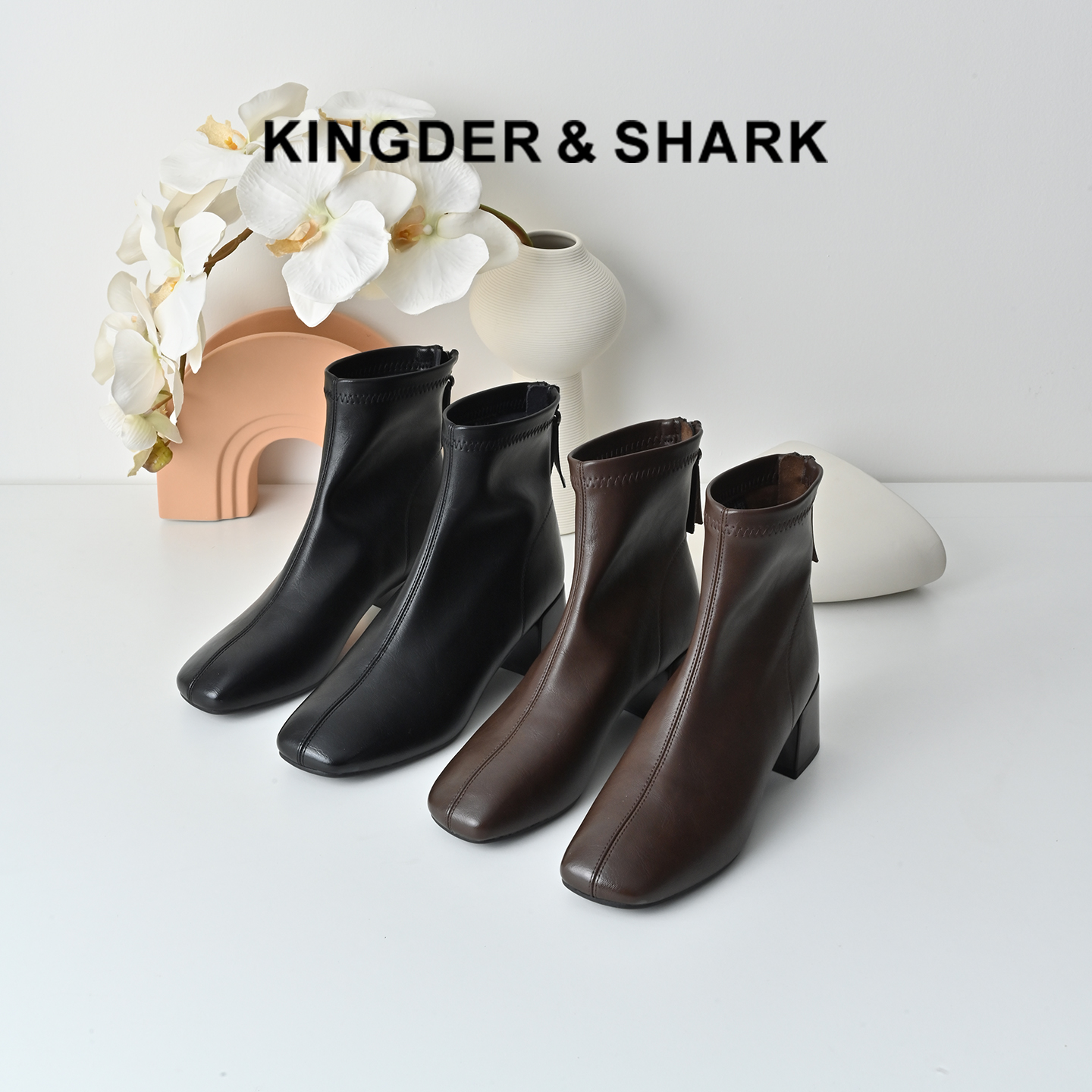 经典鲨2025冬专柜新款复古方头高粗跟气质通勤短靴瘦瘦靴女KW89-558151