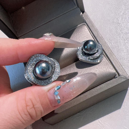 “烟灰玫瑰”灰珍珠耳钉 商品图8