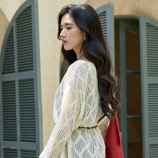 奢姿大码女装2025秋季胖妹妹时尚米色镂空圆领菱格设计针织上衣9853670265A 商品图2