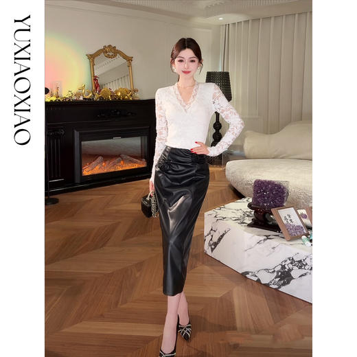 余潇潇【黑玫瑰】时尚高级简约拼接褶皱立体花朵女士皮裙2025新款 商品图3