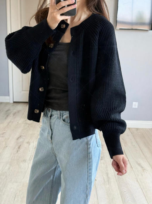 Banana Republic女士针织纽扣开衫，美国🇺🇸直邮特价260元🉐包税包邮到手🔥简约中融入优雅设计，适合在日常与通勤中展现知性与自信 商品图4