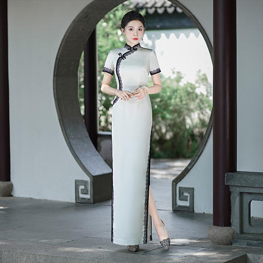 走秀旗袍女主持演出服2025年新款秋季长款修身开叉宴会旗袍晚礼服 商品图1